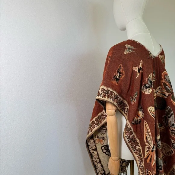 Butterfly Print Poncho - Picture 6 of 12